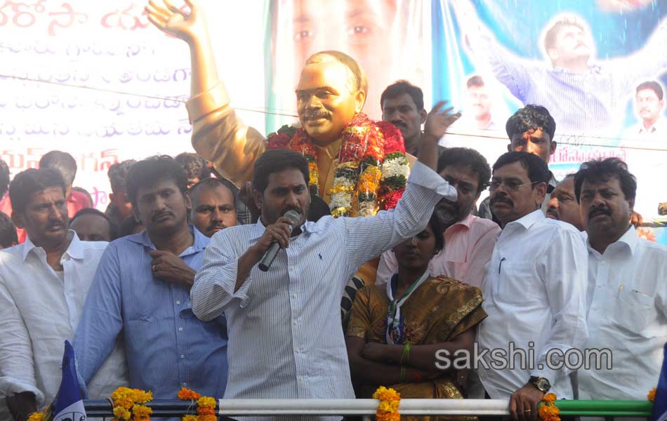 YS Jagan Mohan Reddy Rythu Bharosa Yatra In atp - Sakshi10