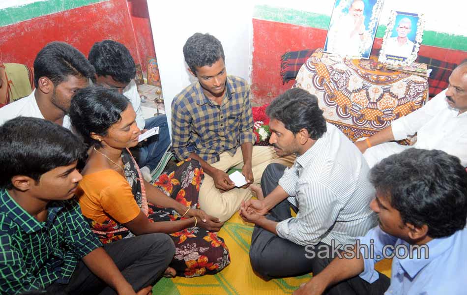 Raithu Bharosa Yatra in Anantapur - Sakshi7