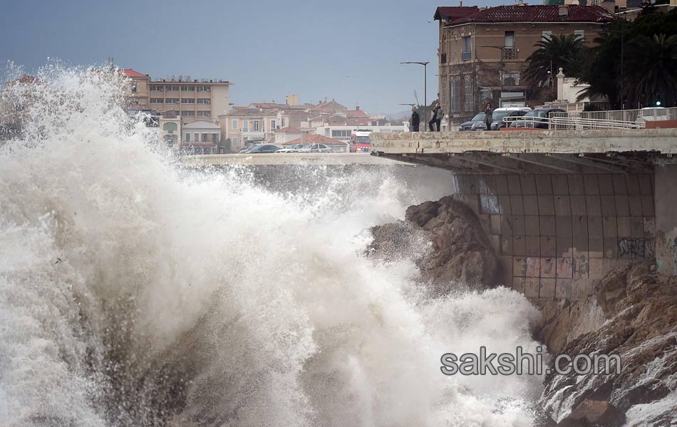 waves crashing on Marseille coastal road6