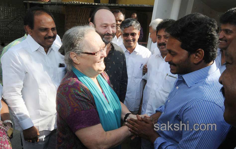 raithu bharosa yatra completed by ys jagan at anantapur - Sakshi4