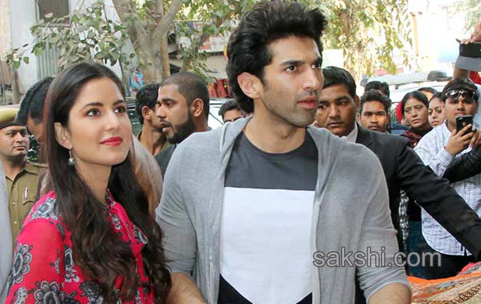 Katrina kaif and aditya roy kapoor go on shopping spree in delhi - Sakshi5