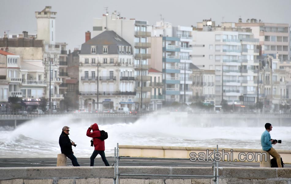 Waves crash near the Port7