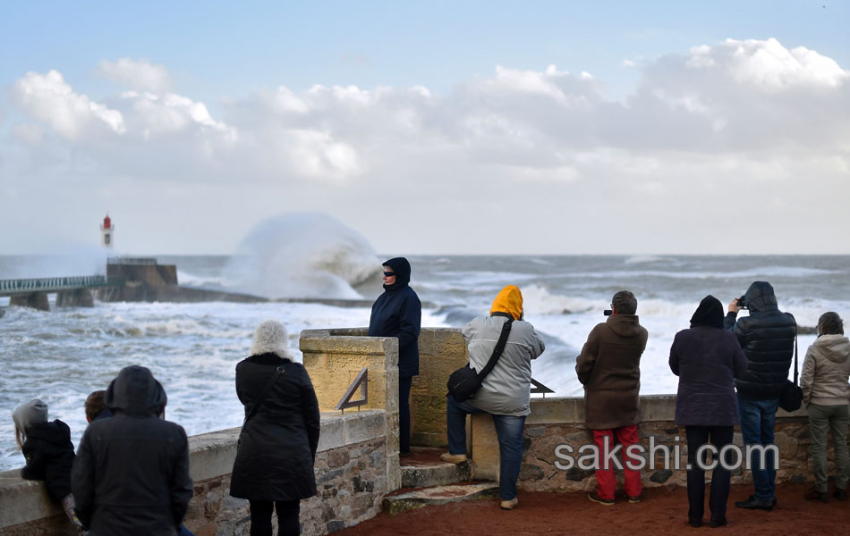 Waves crash near the Port9