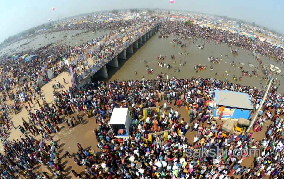 grand lunch to medaram jatara40