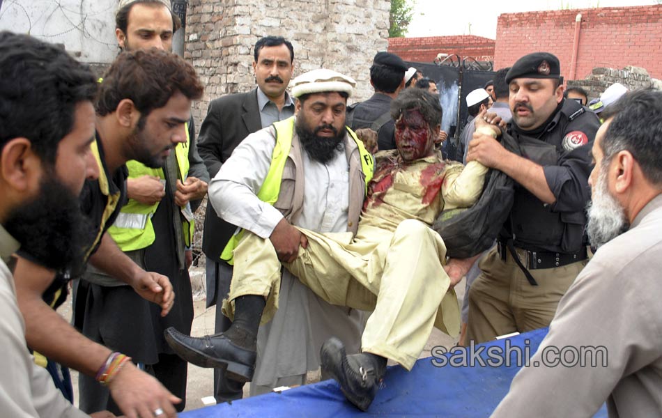 bomb blast in Peshawar6