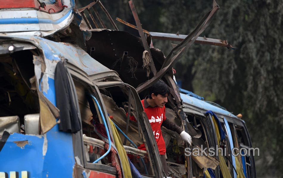 bomb blast in Peshawar13