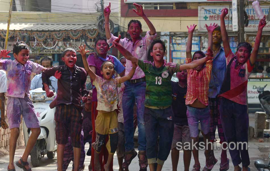 Places you must visit to witness the best Holi celebrations3