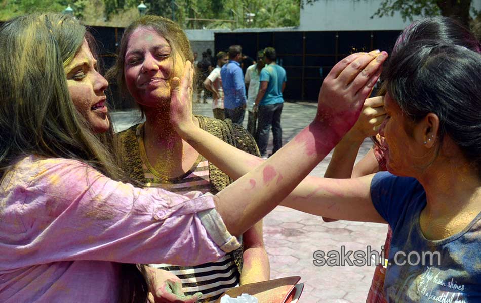 Places you must visit to witness the best Holi celebrations11