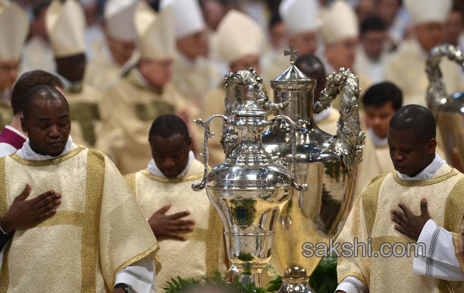 Pope Francis performs the foot washing12