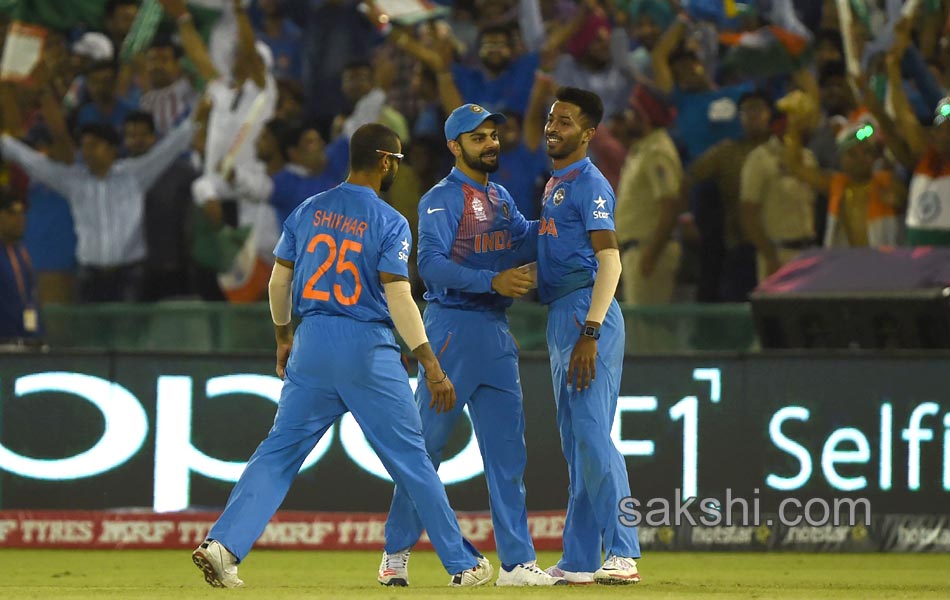 India beat Australia by six wickets in Mohali  reach semis12