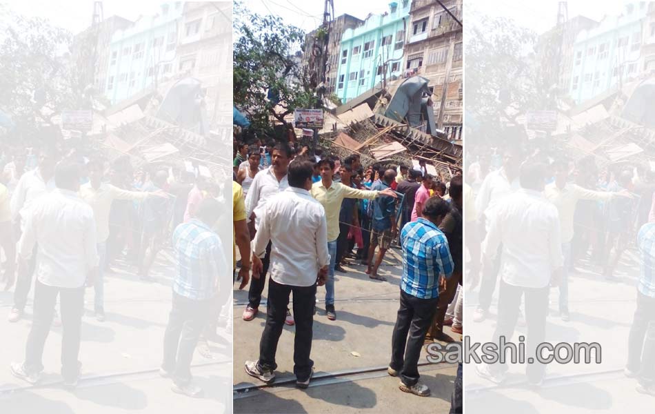 flyover collapsed in kolcutta15