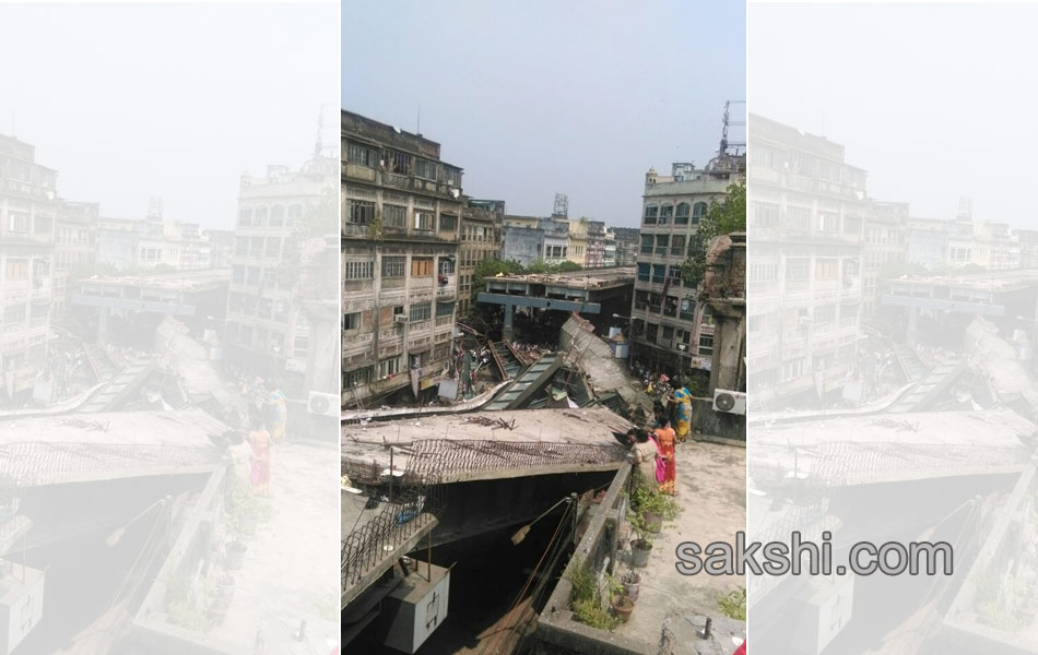 flyover collapsed in kolcutta16