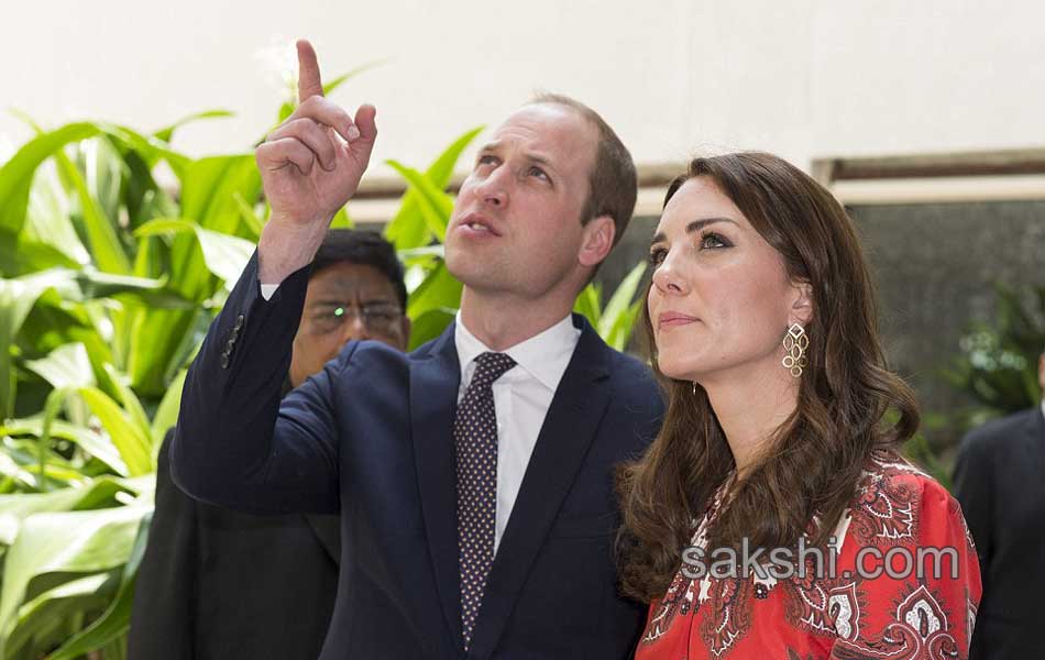 In Mumbai Kate Middleton Plays Cricket With Sachin10