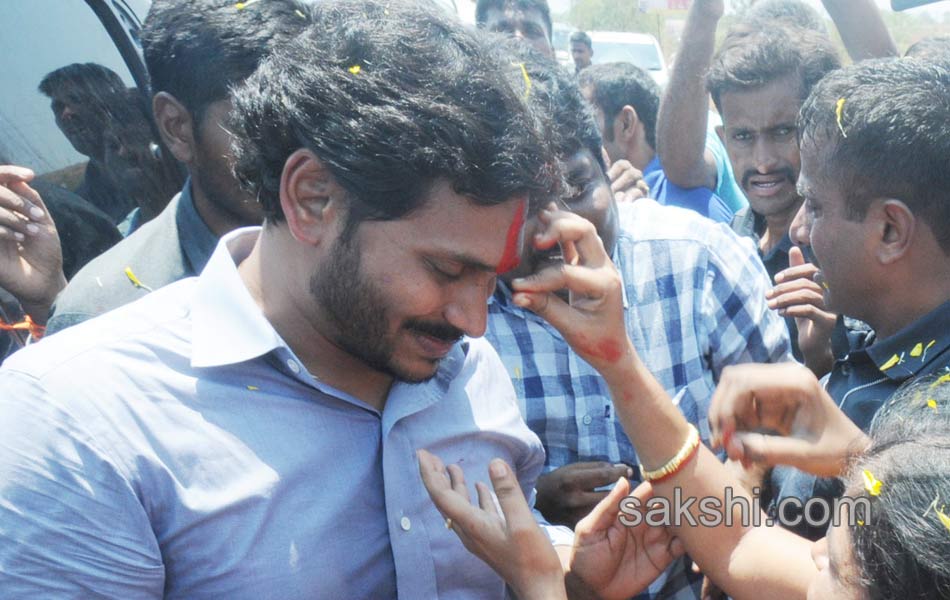 YS jagan visit kodanda ram rathosthavam - Sakshi3