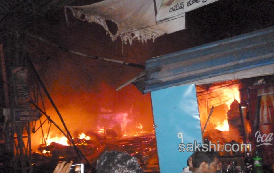 srikalahasti temple premises fire accident4