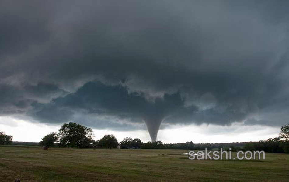 Tornadoes Kill 2 Destroy Homes in Rural Oklahoma9