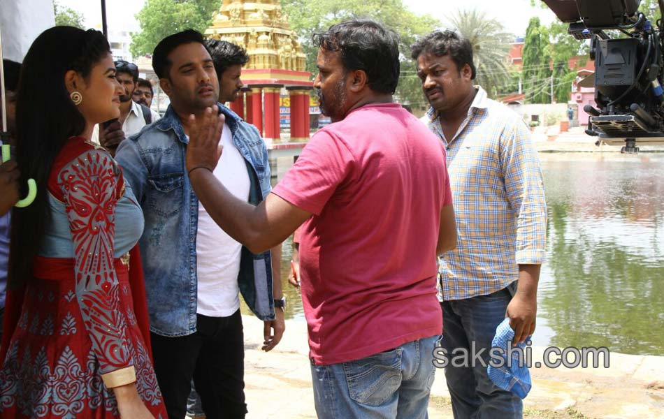 idi naa love story working stills - Sakshi1