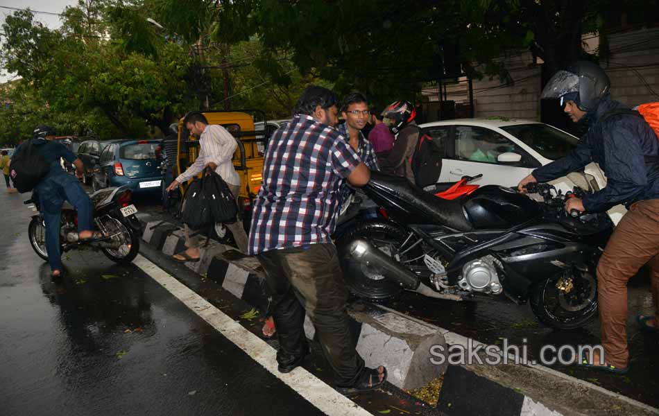 Heavy rains disrupt Hyderabad - Sakshi13