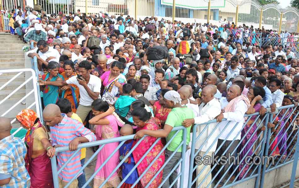 heavy rush in tirumala3