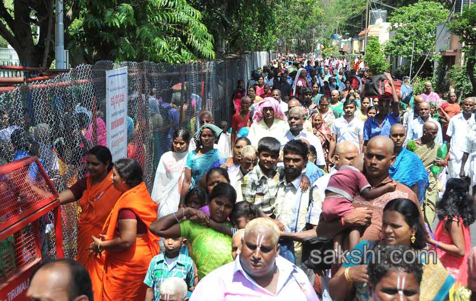 heavy rush in tirumala7