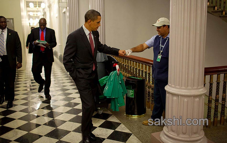 The nine most touching photos from Barack Obamas eight years as president4