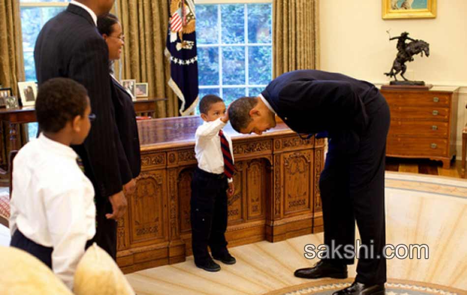 The nine most touching photos from Barack Obamas eight years as president8