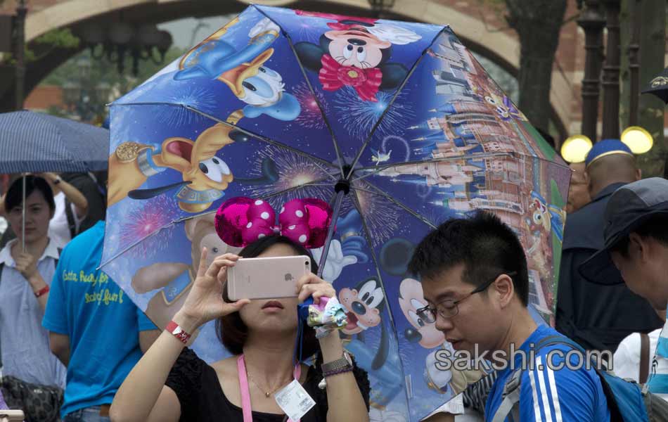 mickey and donald to entertain chinese soon14