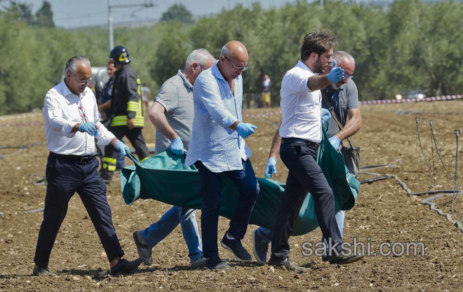 Italy Train Crash11