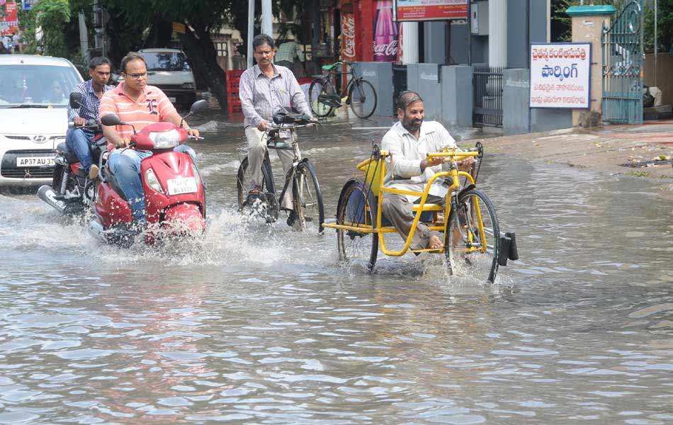 heavy rain in vijayawada - Sakshi4