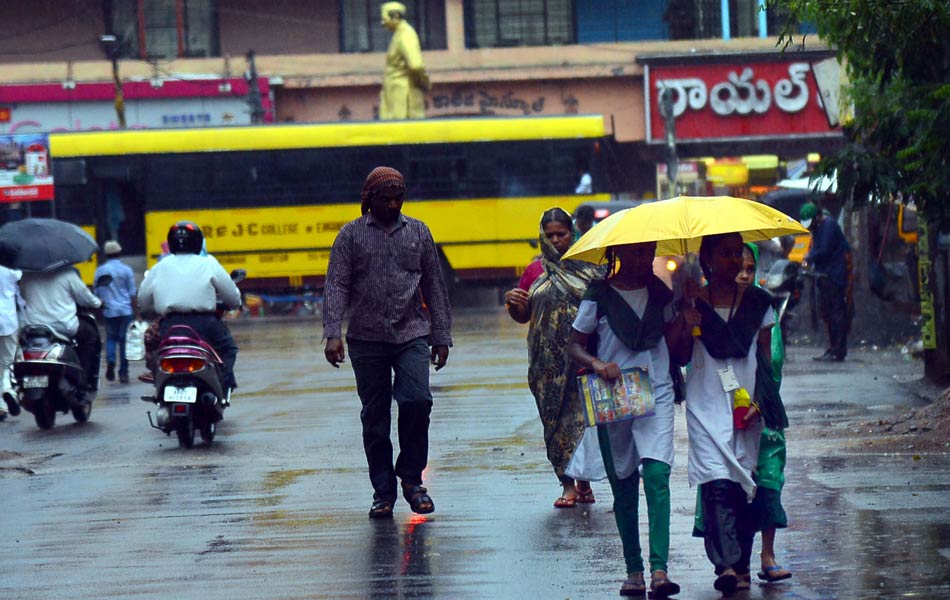 Heavy Rain in Guntur Corporation - Sakshi4