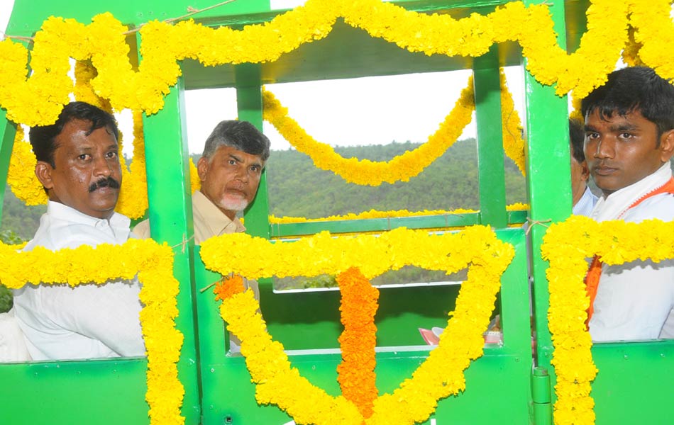 cm at srisailam - Sakshi4