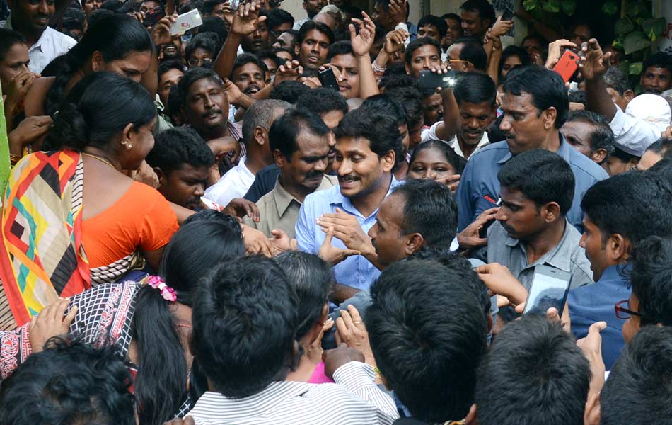 YS Jagan mohan reddy met IAF AN32 flight victim families in Visakhapatnam - Sakshi16