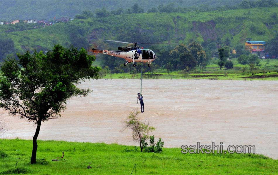 Mahad Poladpur bridge was washed away - Sakshi3