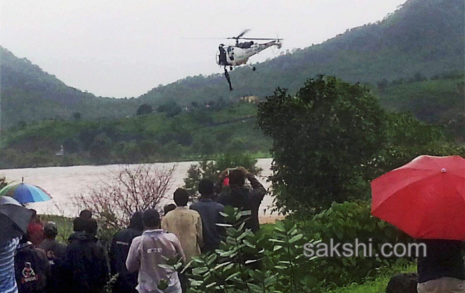 Mahad Poladpur bridge was washed away - Sakshi7