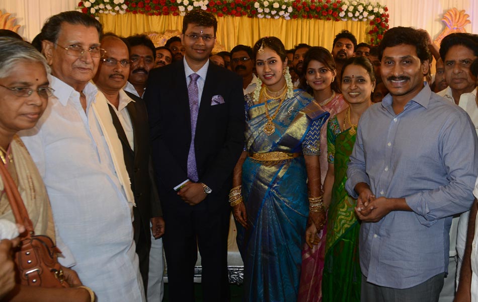 jagan attend to marriage function - Sakshi3