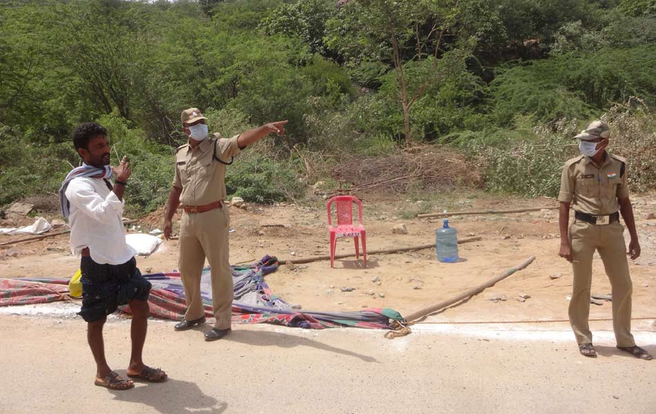 volunteers working for devotees safety9