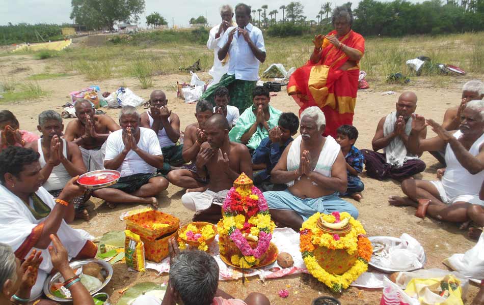 Spiritual atmosphere at Puskara ghat temples4