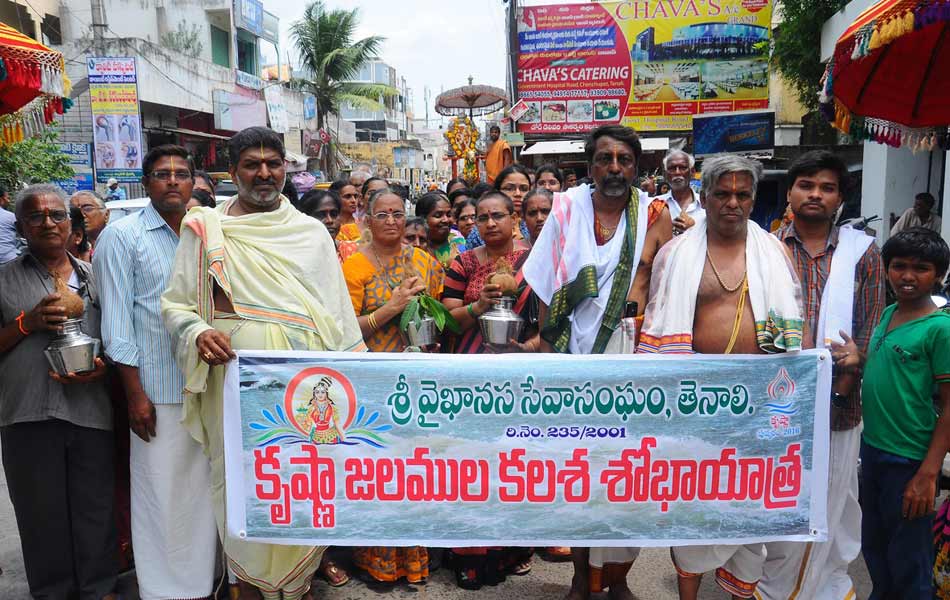 Spiritual atmosphere at Puskara ghat temples6