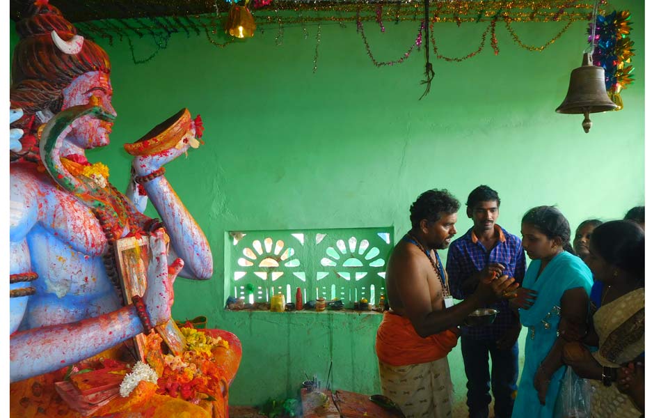 Spiritual atmosphere at Puskara ghat temples3