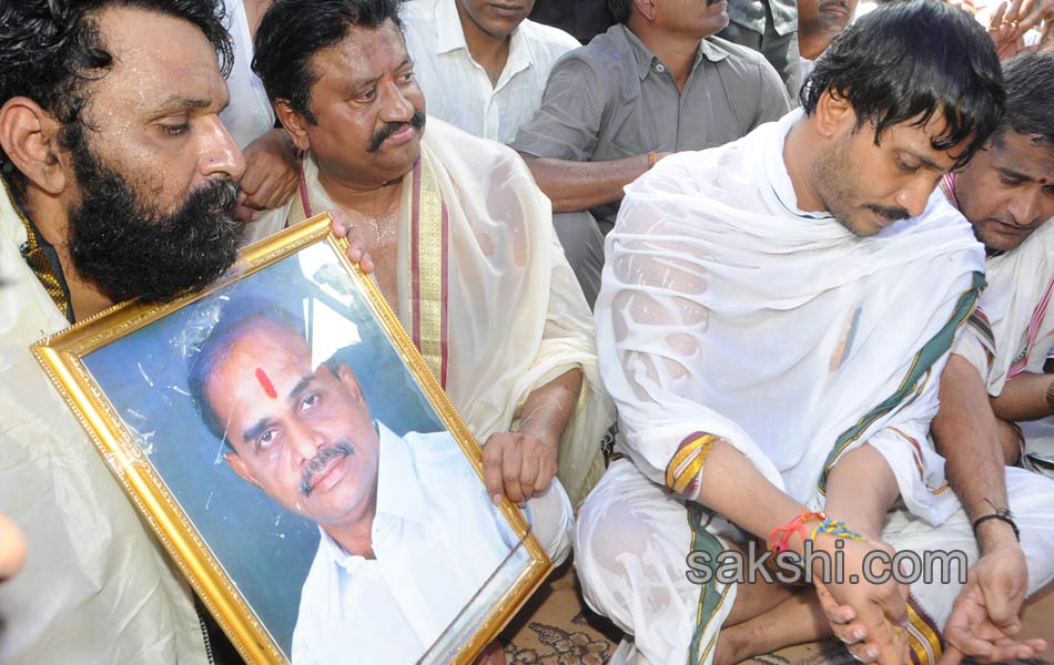 ys jagan mohan reddy in krishna pushkaralu - Sakshi2