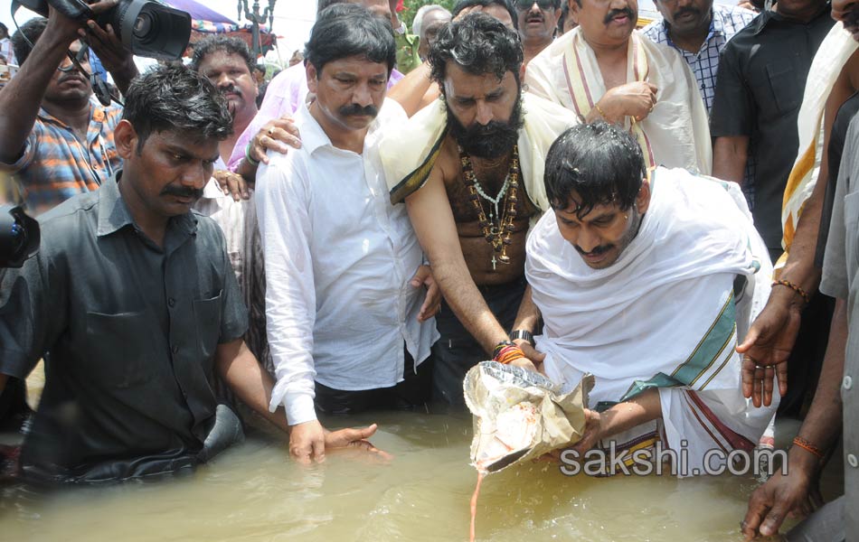 ys jagan mohan reddy in krishna pushkaralu - Sakshi9