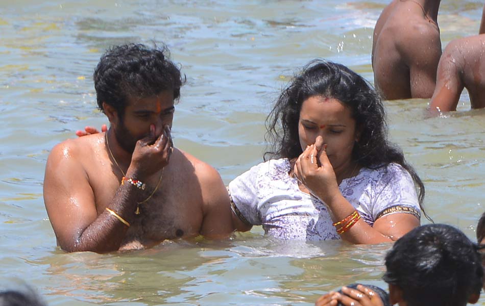 Devotees crowd at Puskara ghats3