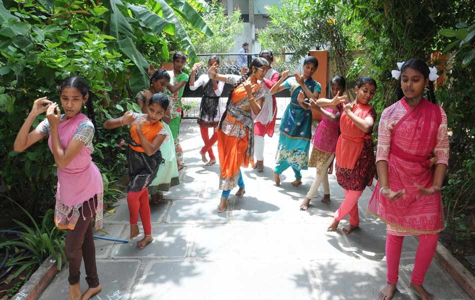 devotees at krishnamma7