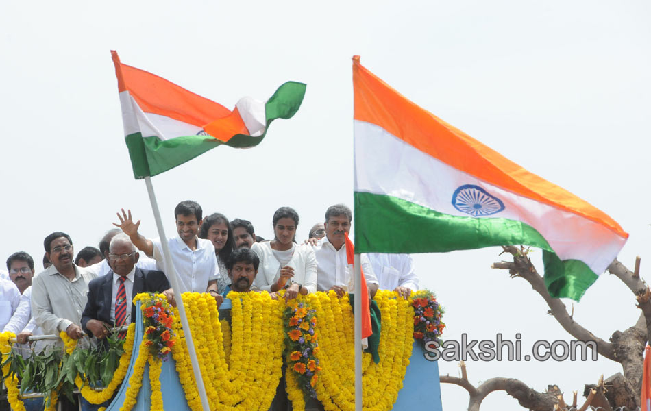 grand welcome to pv sindhu gopichand in ap11