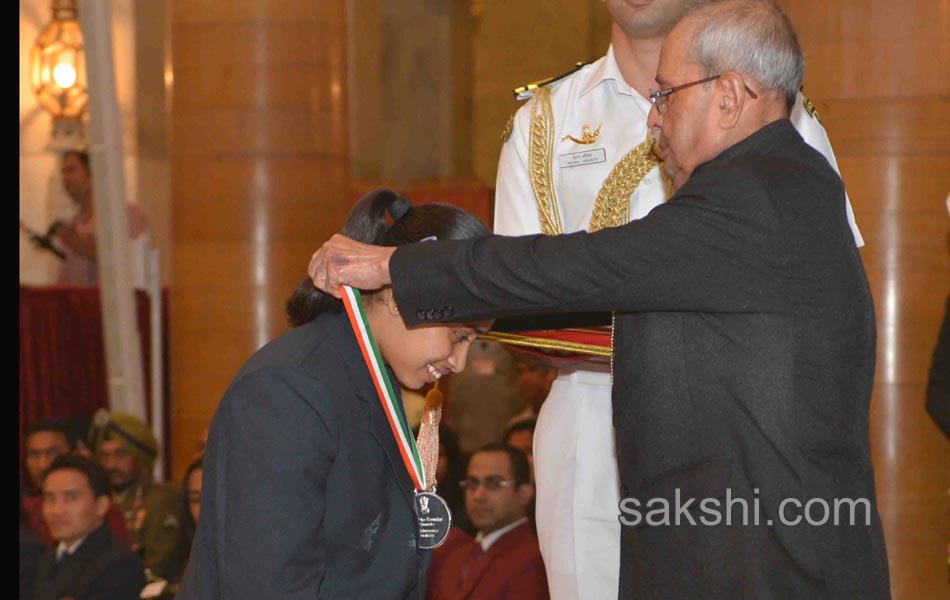 President Pranab Mukherjee confers PV Sindhu  Sakshi Malik  Dipa Karmakar Jitu Rai with Khel Ratna7