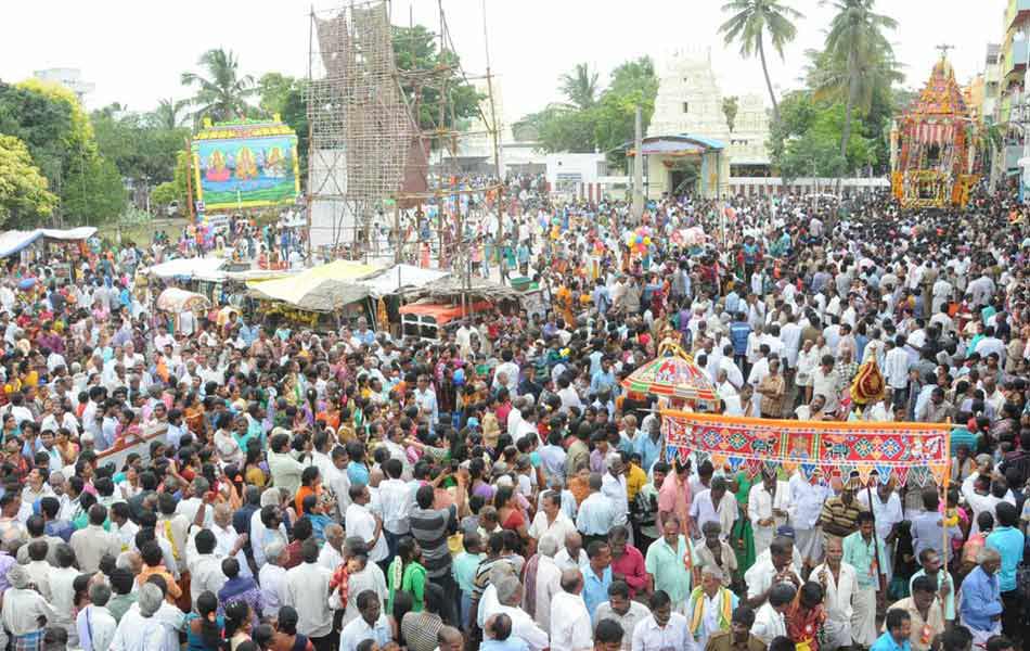 grandly celebrate lord vinayaka car festival2