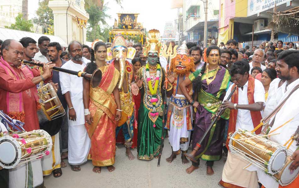 grandly celebrate lord vinayaka car festival5