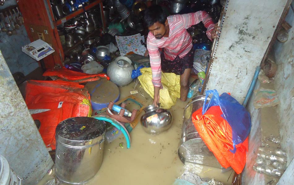 heavy rains in guntur district - Sakshi2