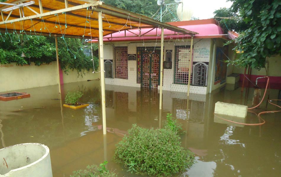 heavy rains in guntur district - Sakshi3