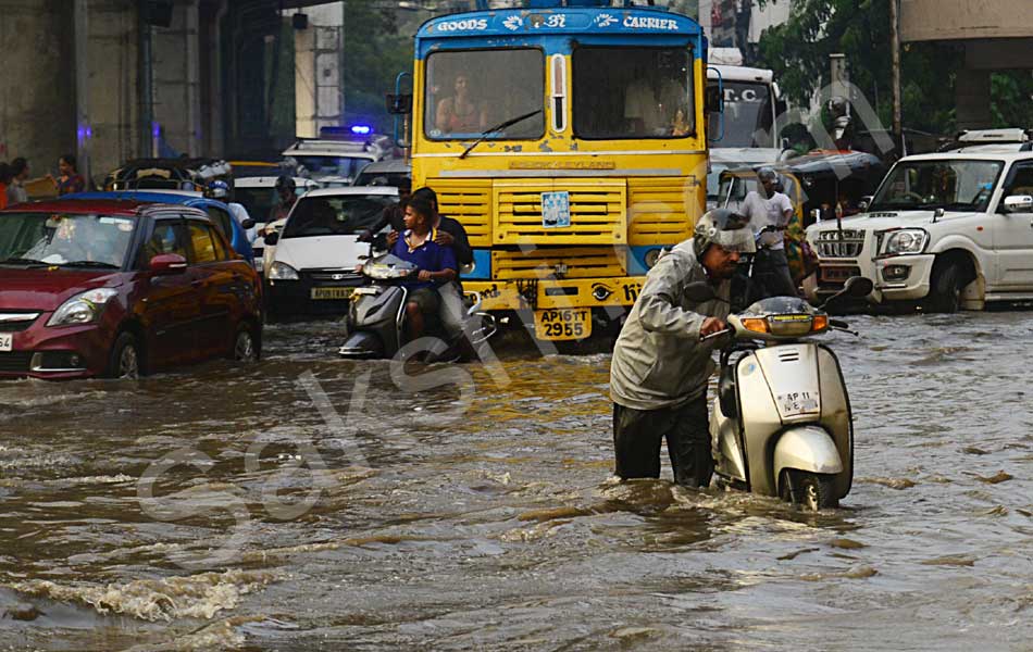 Heavy rains in hyderabad - Sakshi1